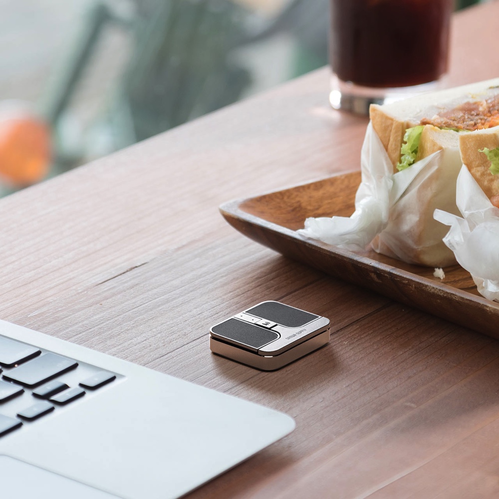 長さ3.6cm、厚さ0.9cmの“超ミニマウス”の画像