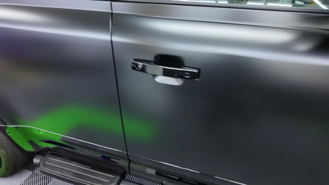 ユージ、愛妻に人気SUVをプレゼント　の画像