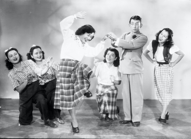 『脱線情熱娘』©1949松竹株式会社