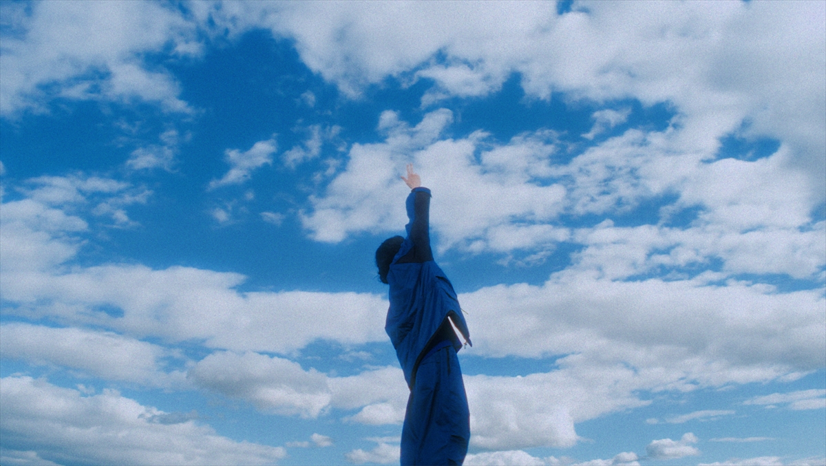 米津玄師「BOW AND ARROW」MVより