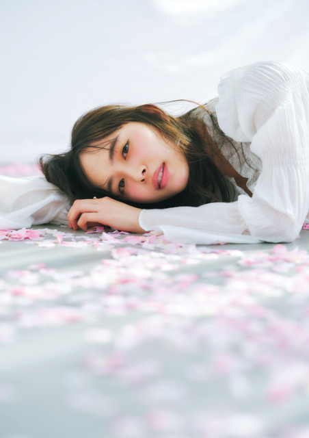 豪華モデルが表紙を飾る『andGIRL』春号発売の画像