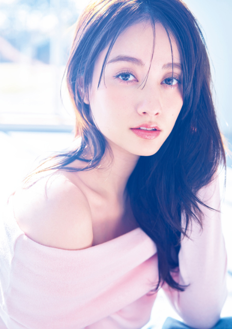 豪華モデルが表紙を飾る『andGIRL』春号発売の画像