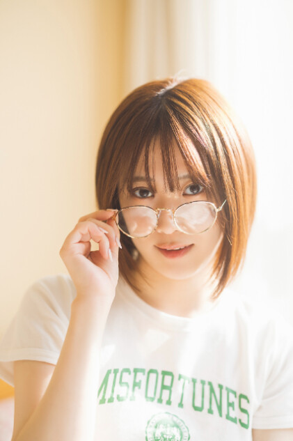 声優・夏吉ゆうこ初の写真集、先行カット発表