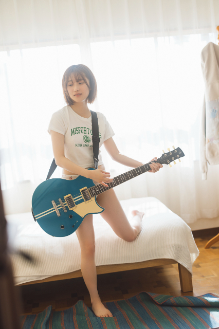 声優・夏吉ゆうこ初の写真集、先行カット発表の画像