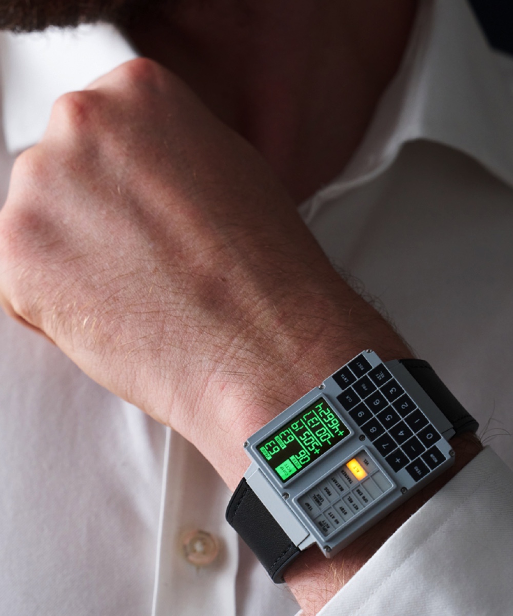 アポロ11号で使われたコンピュータが腕時計にの画像