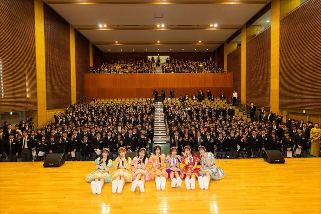 『FRUITS ZIPPERの超めでたいさぷらいずTV』より