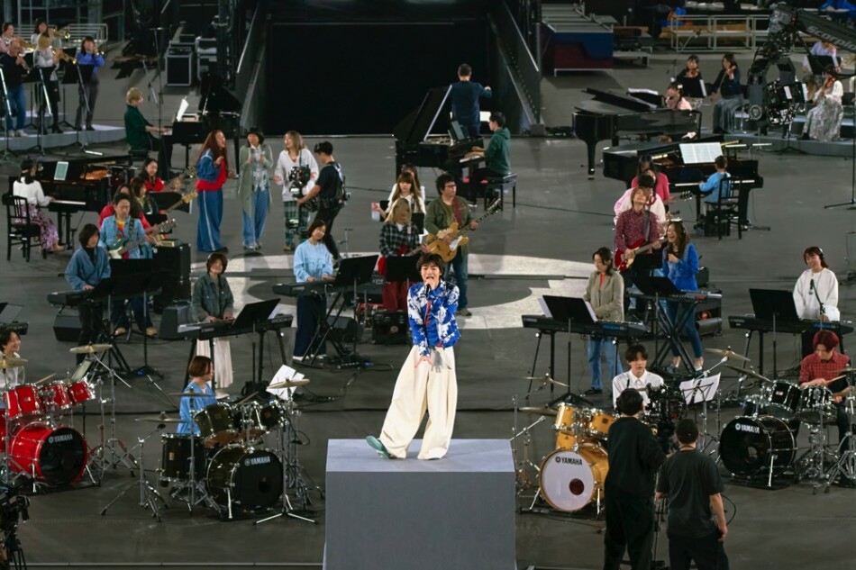 imaseが100人超えの楽団と楽曲を演奏