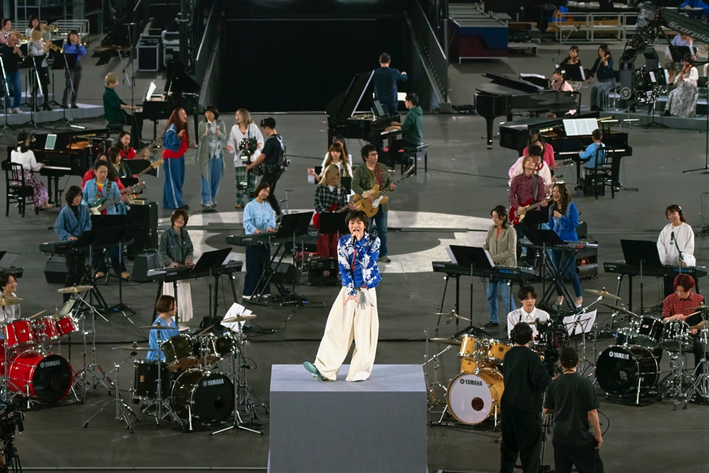 imaseが100人超えの楽団と楽曲を演奏