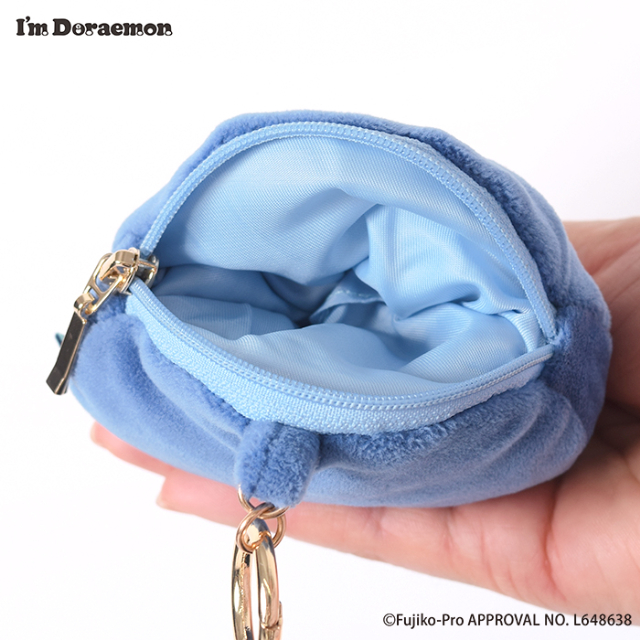 ドラえもんのふわもちフェイスポーチが登場の画像
