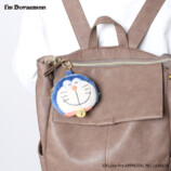 ドラえもんのふわもちフェイスポーチが登場の画像