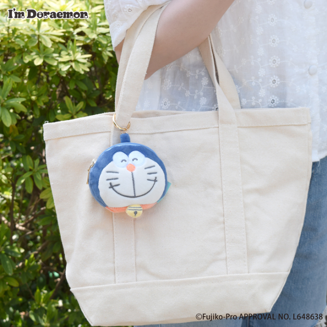 ドラえもんのふわもちフェイスポーチが登場の画像