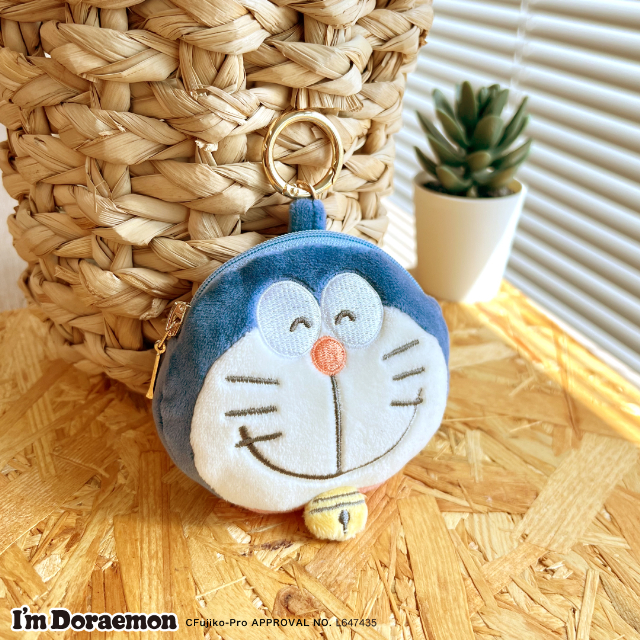 ドラえもんのふわもちフェイスポーチが登場の画像