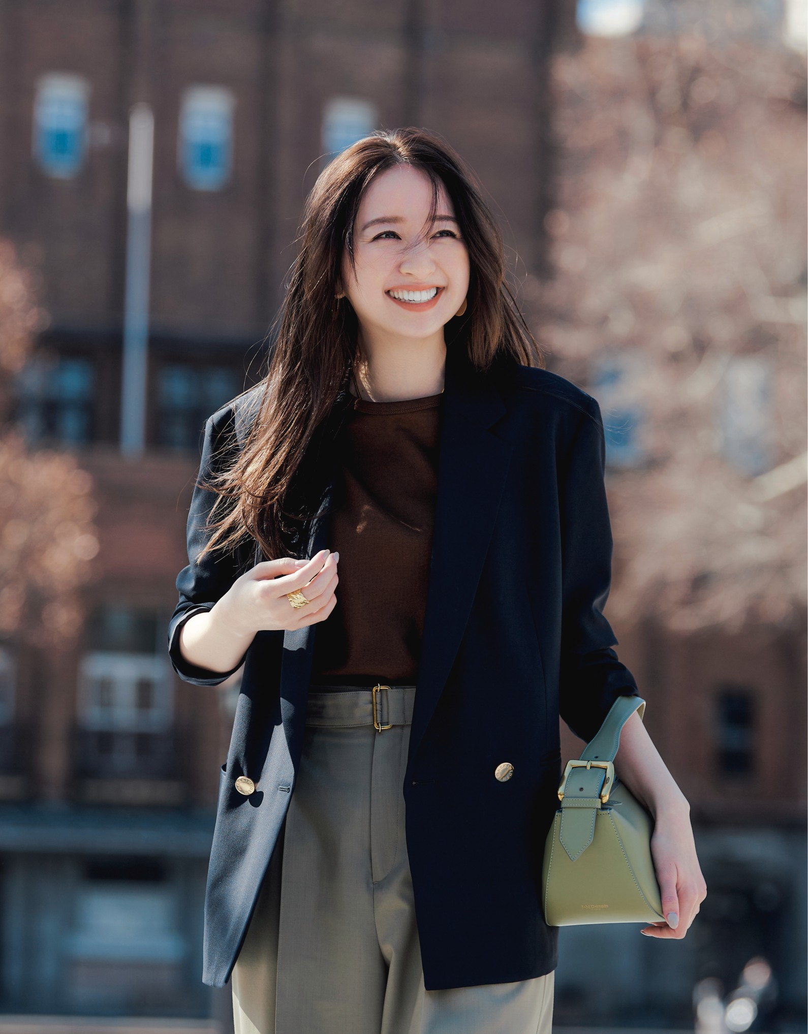 山本美月が表紙『CLASSY.』5月号が発売の画像