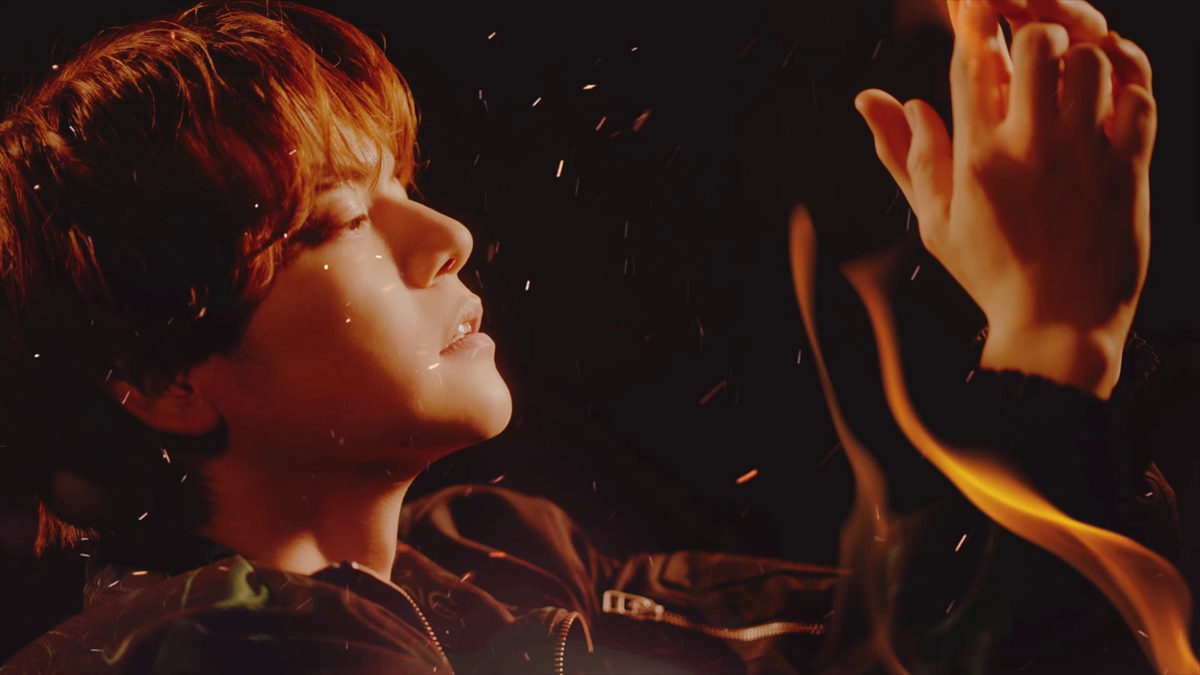 内田雄馬「シンギュラリスト」MVより