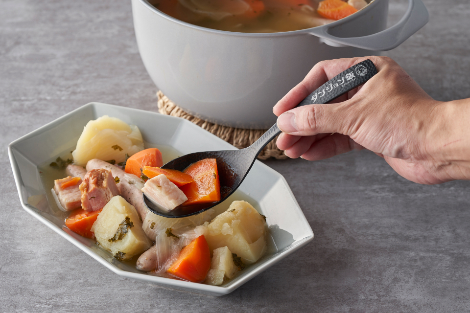 『ダンジョン飯』が調理器具に！の画像