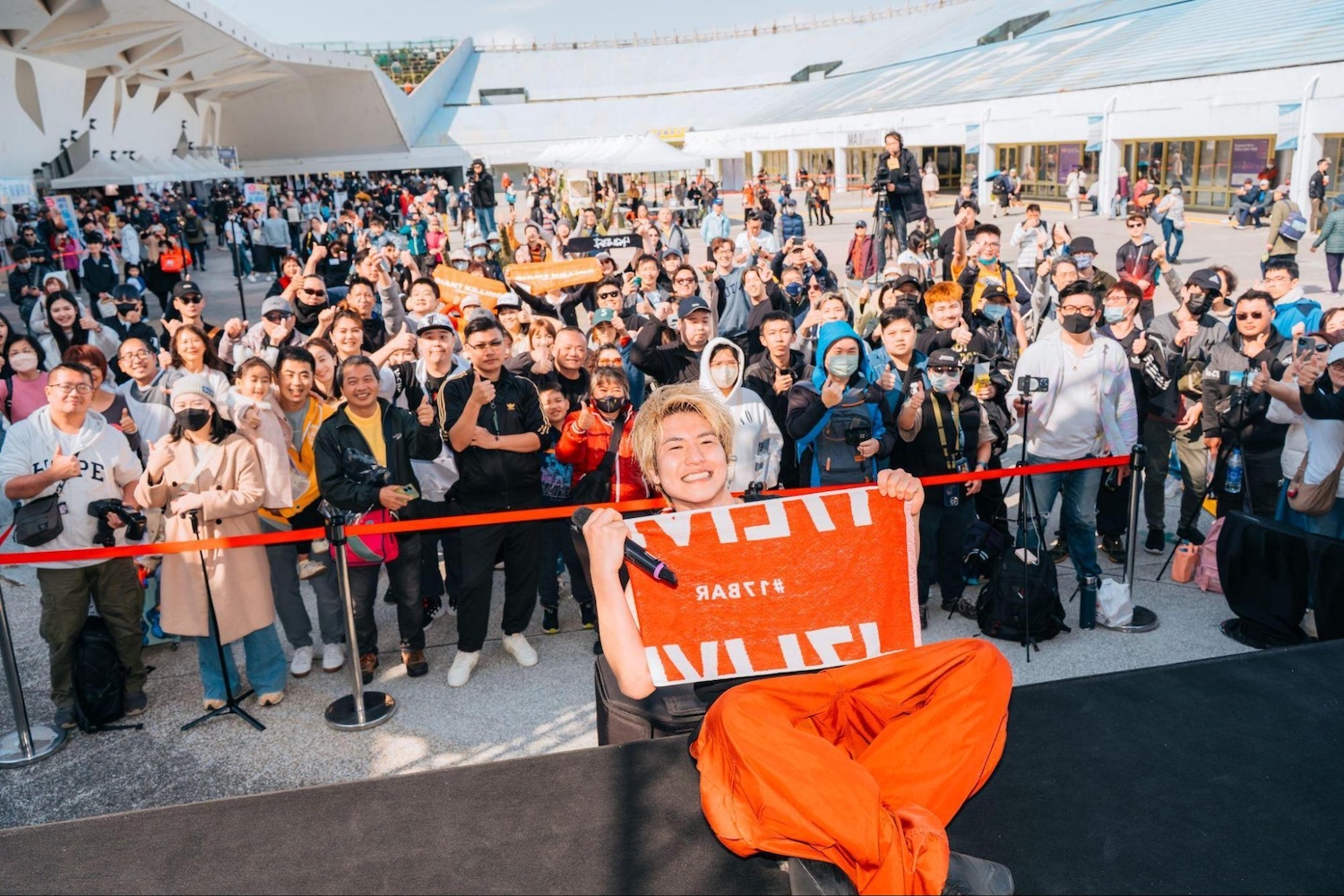 鈴木龍二、台湾でパフォーマンスを披露