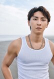 AAA・與真司郎、エッセイ先行カット解禁の画像