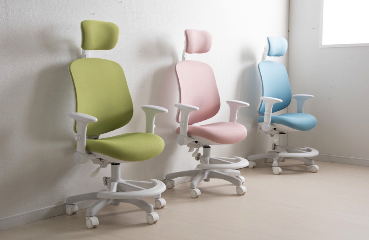 【タンスのゲン】体にフィットする高さ＆奥行調整機能付きの“ハイバック学習チェア”