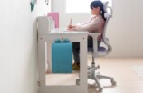 【タンスのゲン】体にフィットする高さ＆奥行調整機能付きの“ハイバック学習チェア”