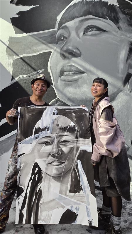 「my wish」MV撮影時　AI×Robert Vargas 2ショット写真