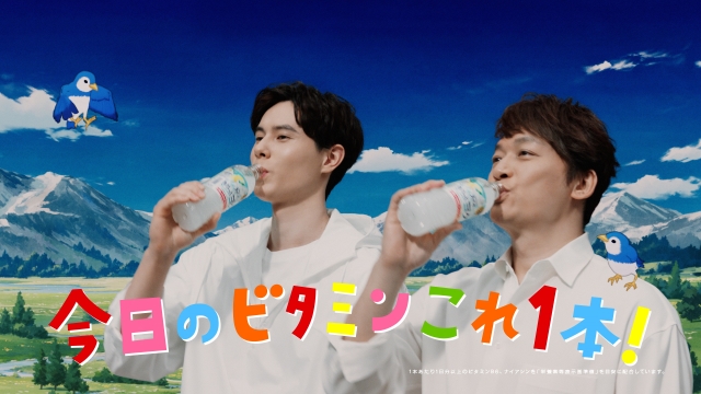 香取慎吾&髙橋藍出演 サントリー新TVCM『天然水 きりっとヨグ 大自然ブランコ』篇 カット画像