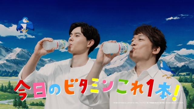 香取慎吾&髙橋藍出演 サントリー新TVCM『天然水 きりっとヨグ 大自然ブランコ』篇 カット画像