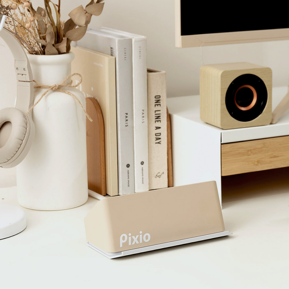 Pixio、新色充電ステーション登場の画像