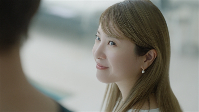 GLOBAL WORK 新TVCM『リッチクリーンTeeは、間違いない服。海の見える部屋篇』より