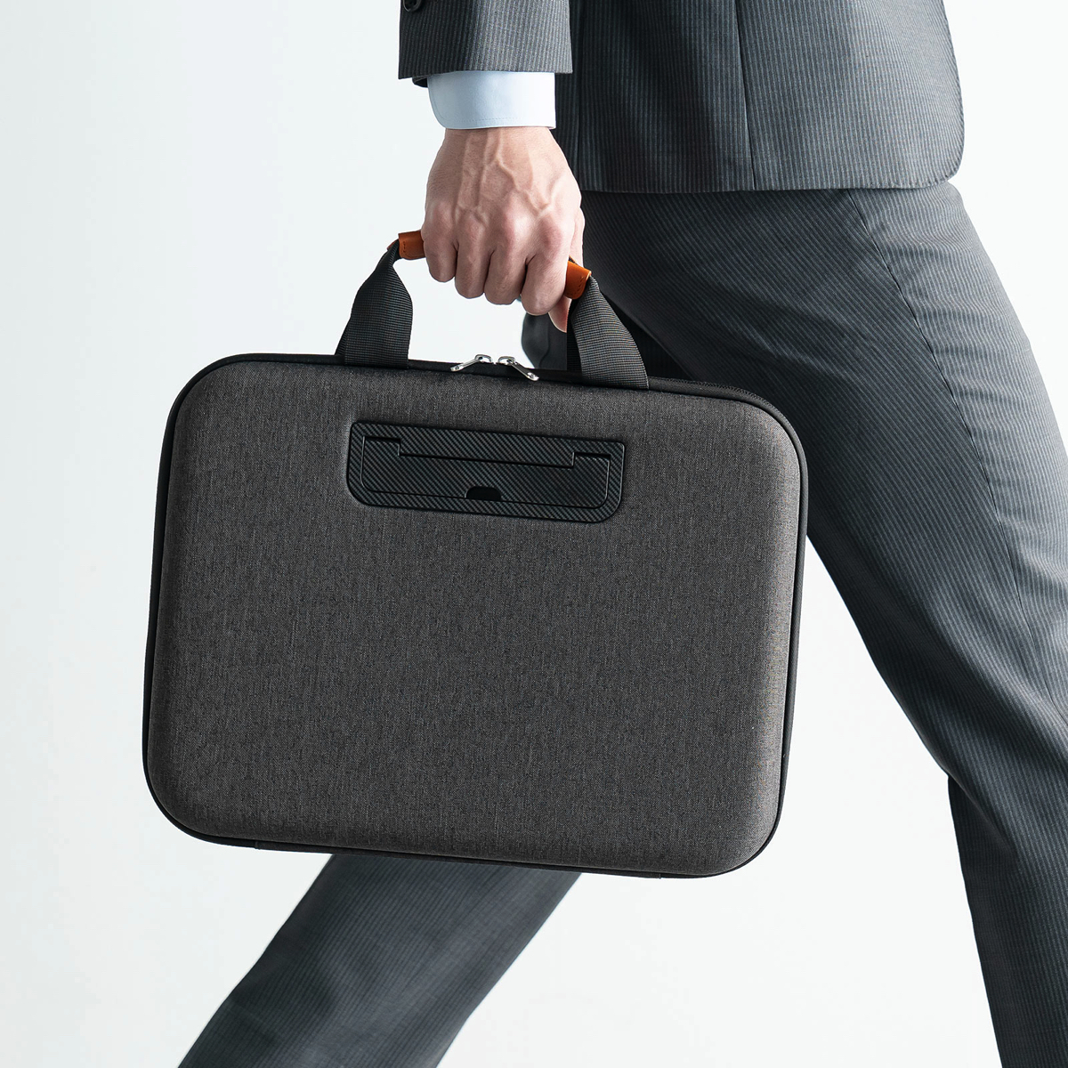 サンワサプライ、2in1セミハードPCケースの画像