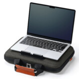 サンワサプライ、2in1セミハードPCケースの画像