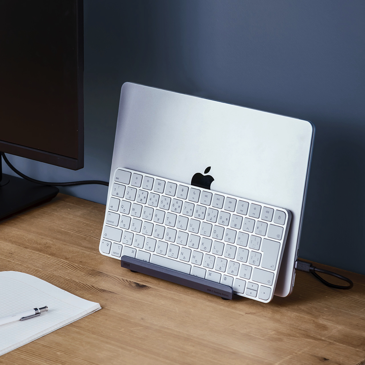 サンワサプライ、12in1ドッキングステーションの画像