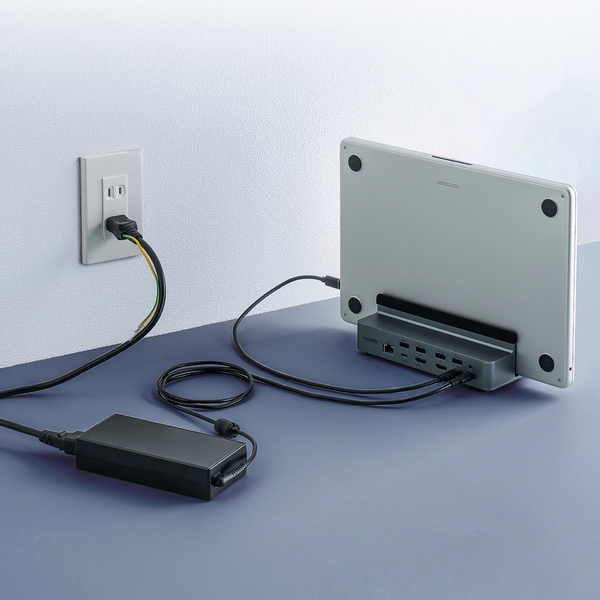 サンワサプライ、12in1ドッキングステーションの画像