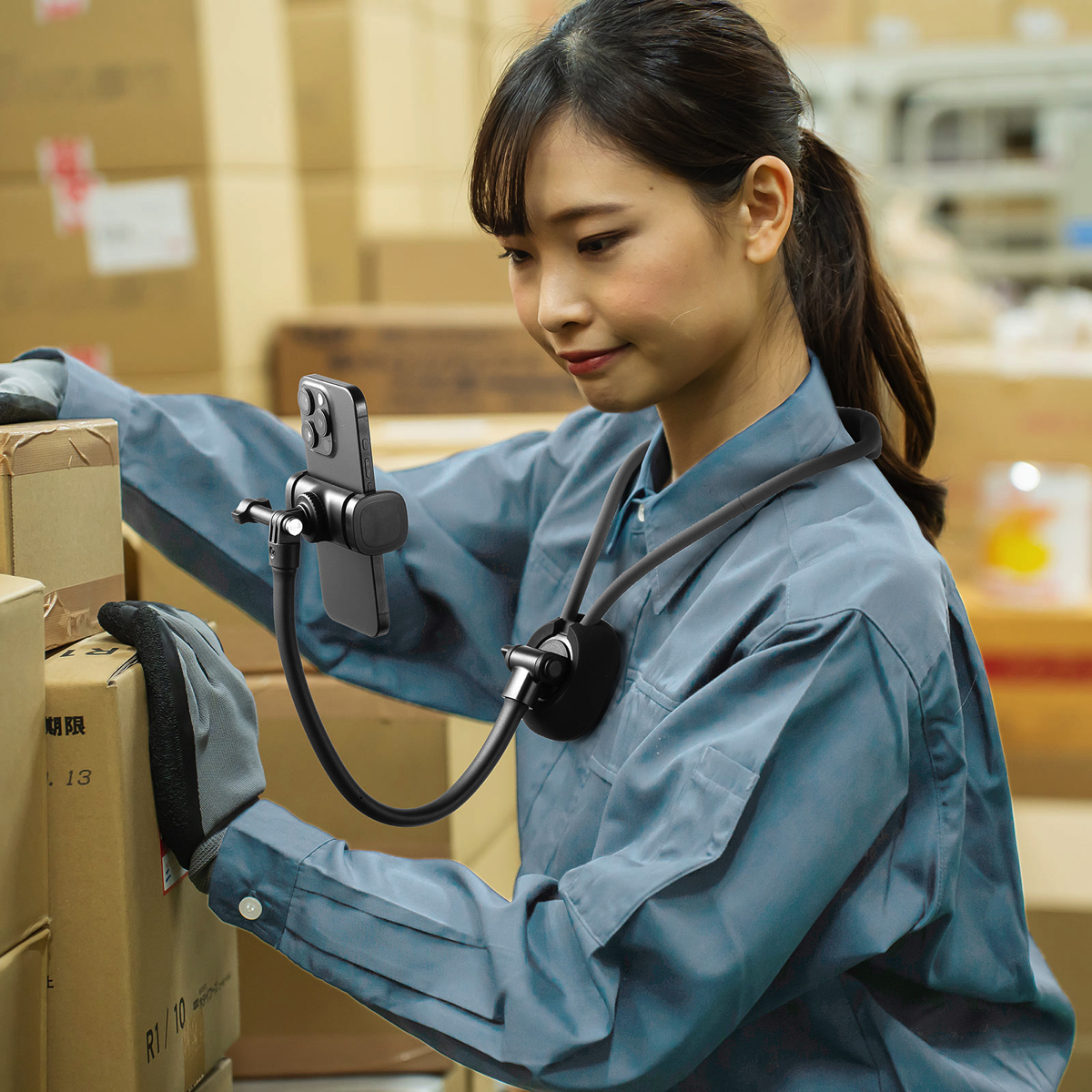 サンワ、スマホ用首掛けアームスタンドの画像