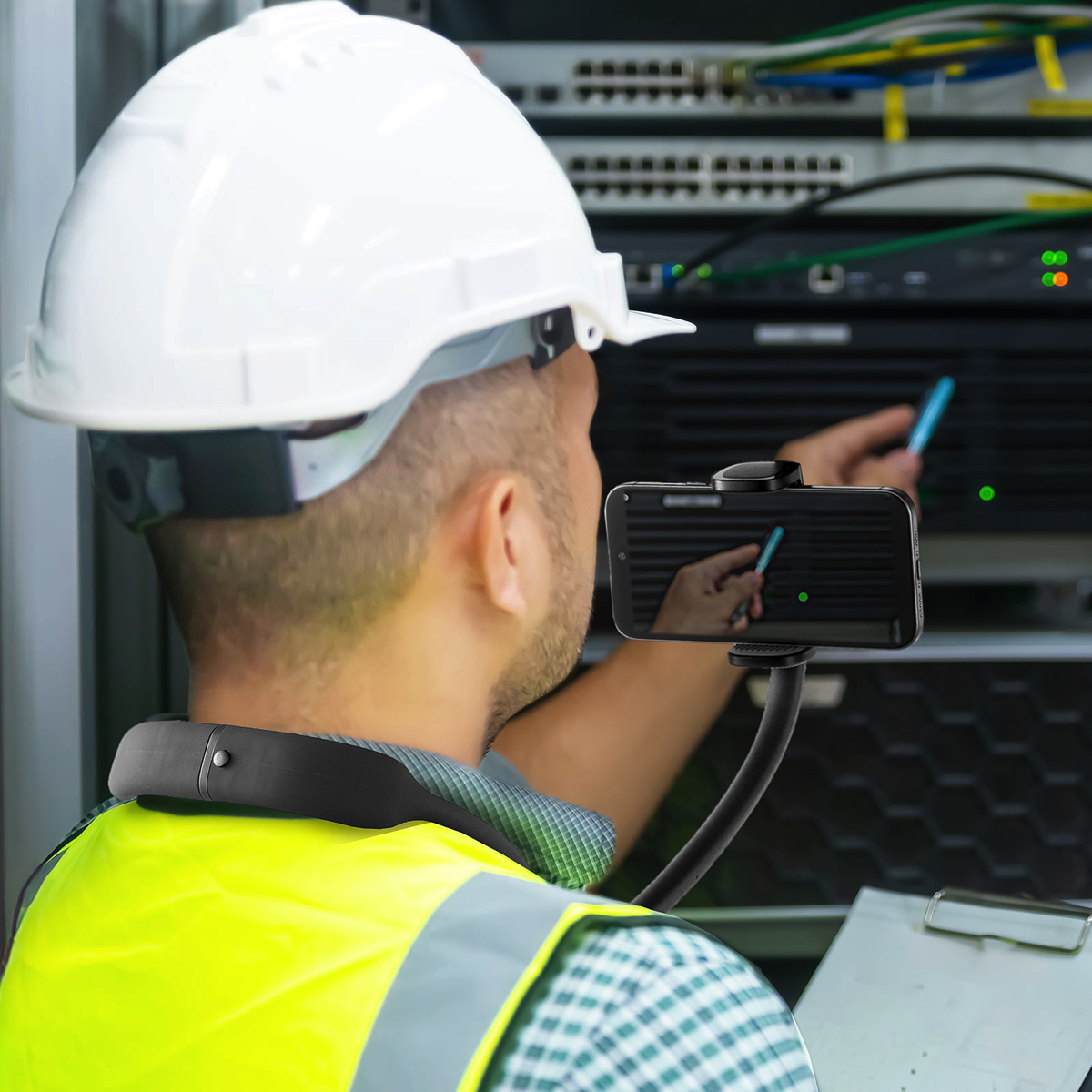 サンワ、スマホ用首掛けアームスタンドの画像