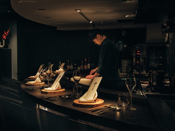 白石麻衣、岩本照が表紙『東京カレンダー』の画像