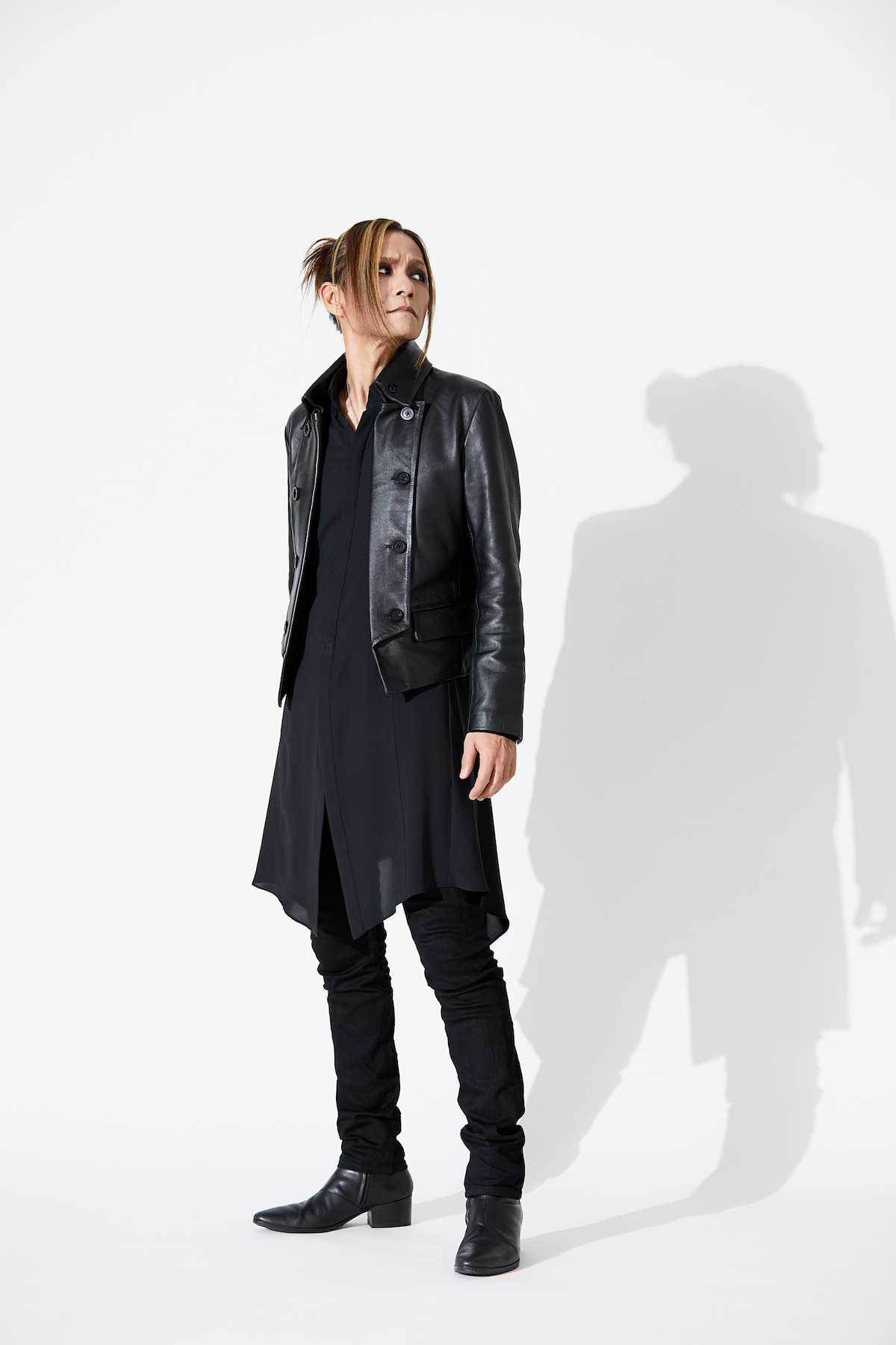 玲央（Gt）（撮影＝西村満）