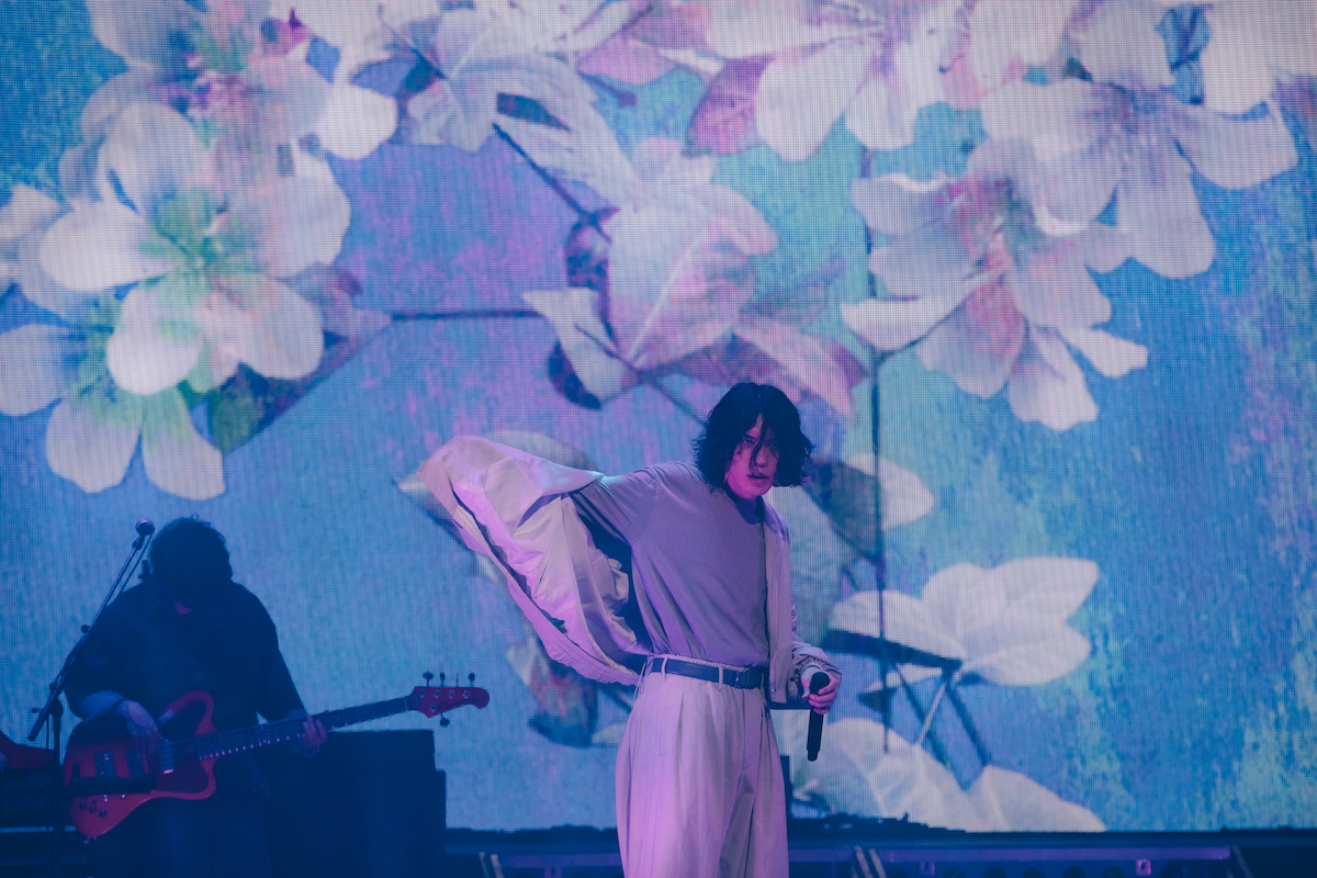 『KENSHI YONEZU 2025 WORLD TOUR / JUNK』LA公演（photo by Jiro Konami）