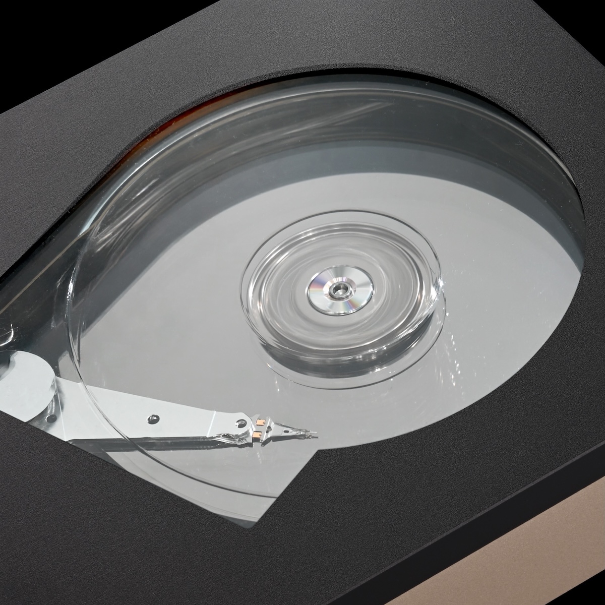 バッファロー、50台限定「スケルトンHDD」の画像