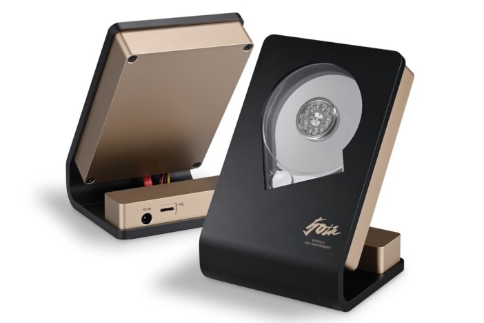 この“スケスケ感”がたまらない。バッファロー、50周年＆50台限定の「見えるHDD」がちょっとアツい
