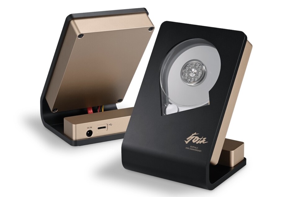 バッファロー、50台限定「スケルトンHDD」
