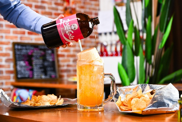 『もちづきさん』禁断の「ドカ・コーラ」発売の画像