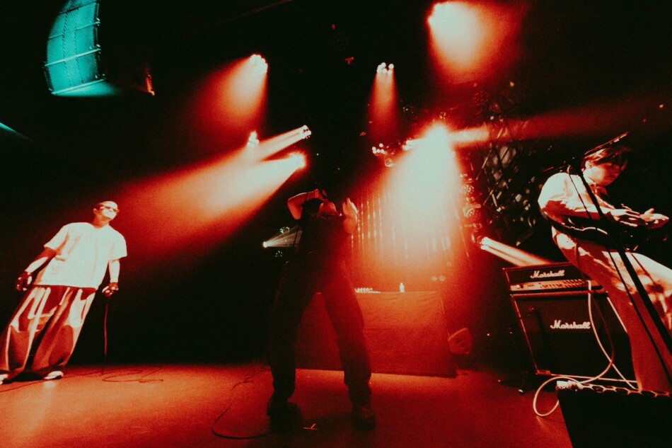 Dos Monos、未知なる変異体の進化を目撃