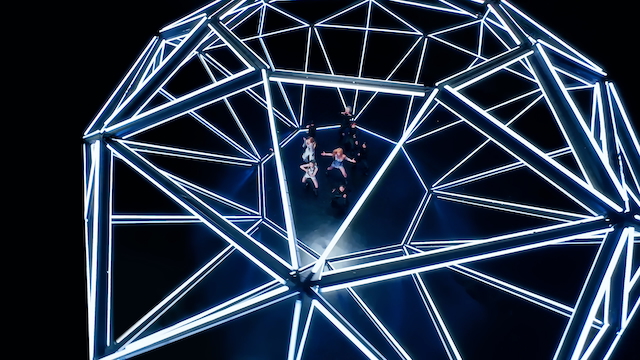 「SHINING」MVより