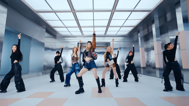 「SHINING」MVより