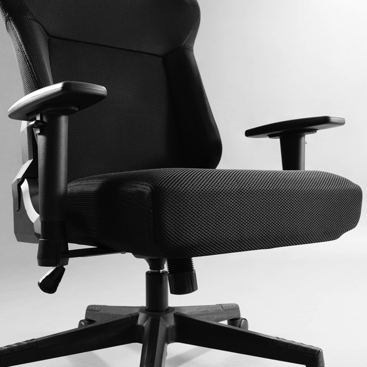 バウヒュッテ、カスタム式ゲーミングチェアの画像