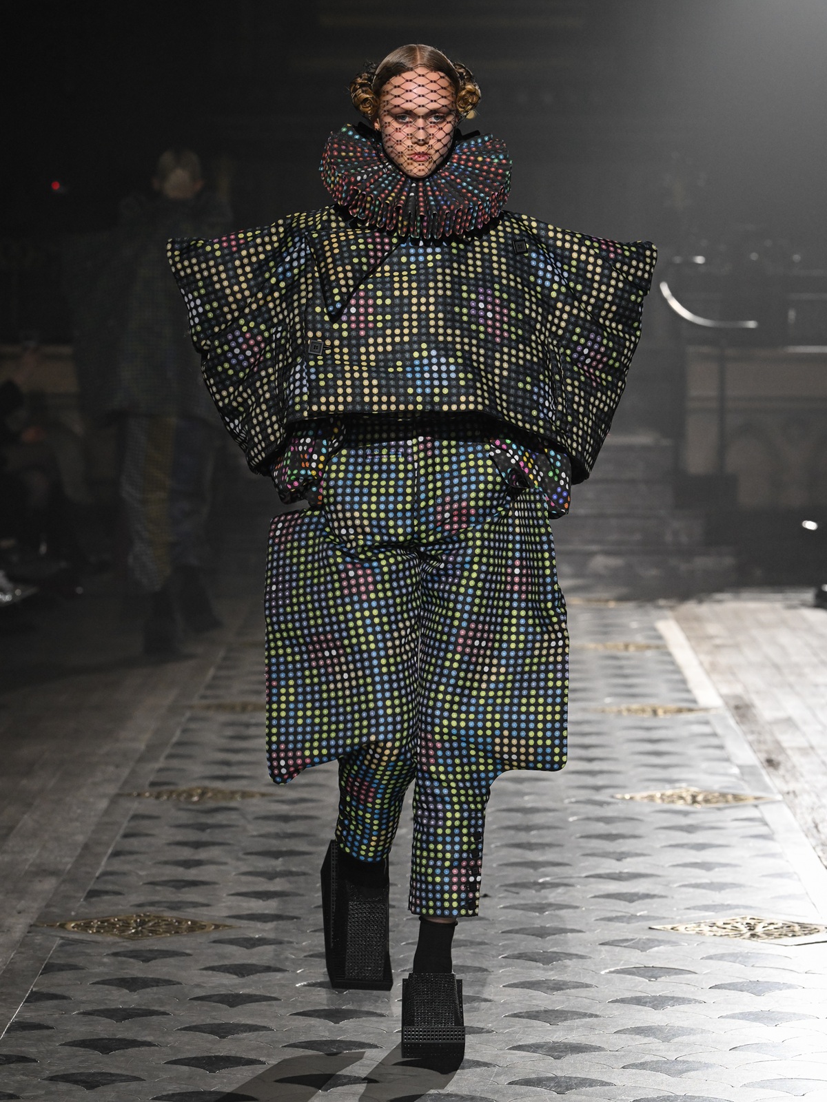 パリコレで話題の“光る衣装”制作秘話の画像