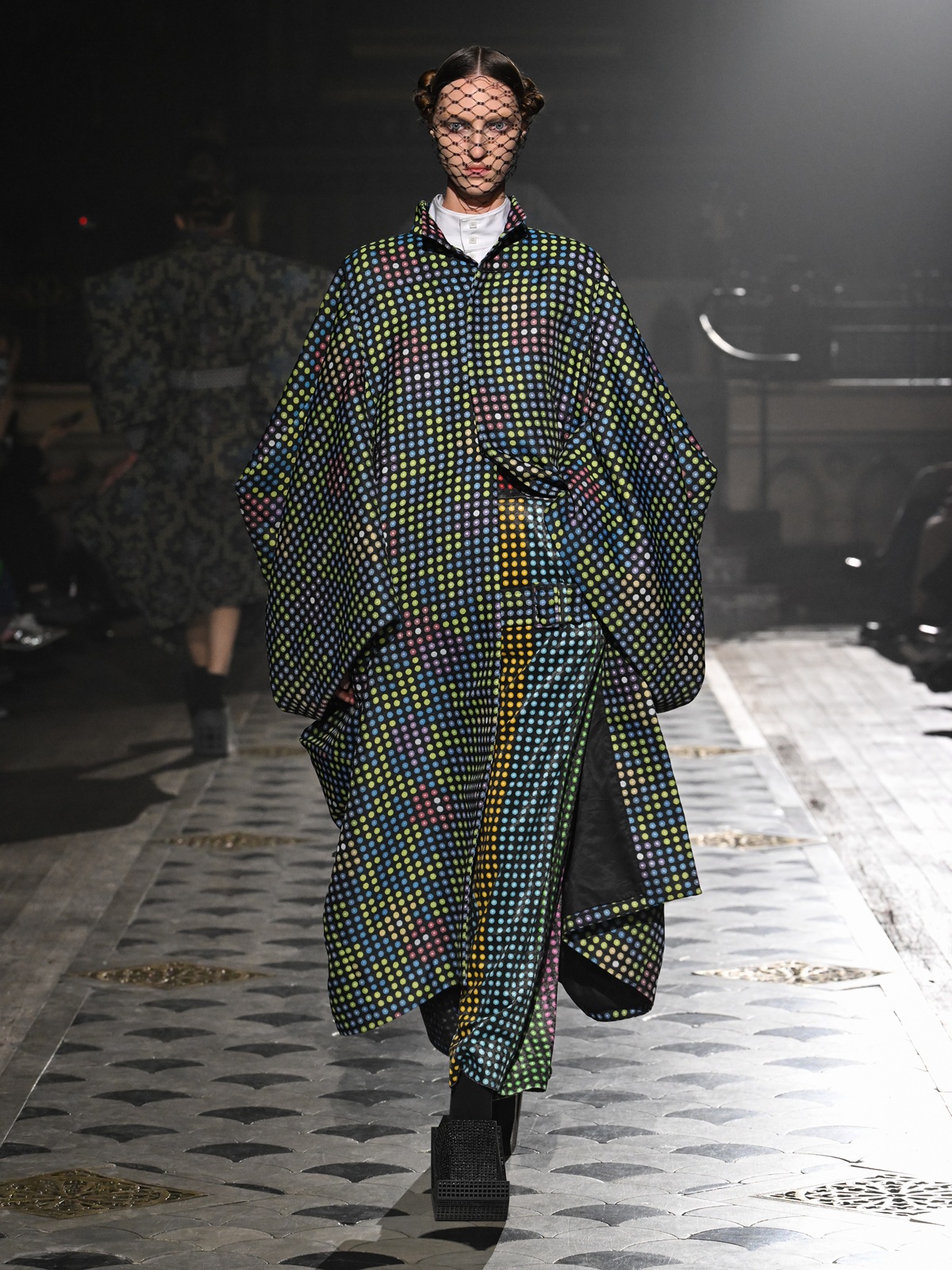 パリコレで話題の“光る衣装”制作秘話の画像