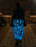 パリコレで話題の“光る衣装”制作秘話の画像