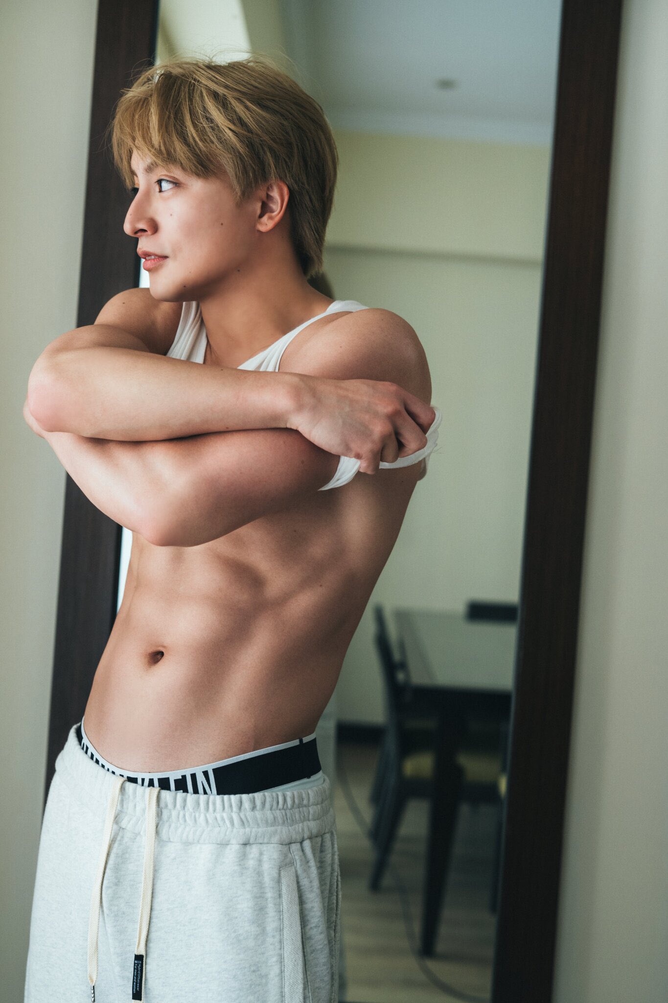 白濱亜嵐、8年ぶりとなる2nd写真集が発売の画像