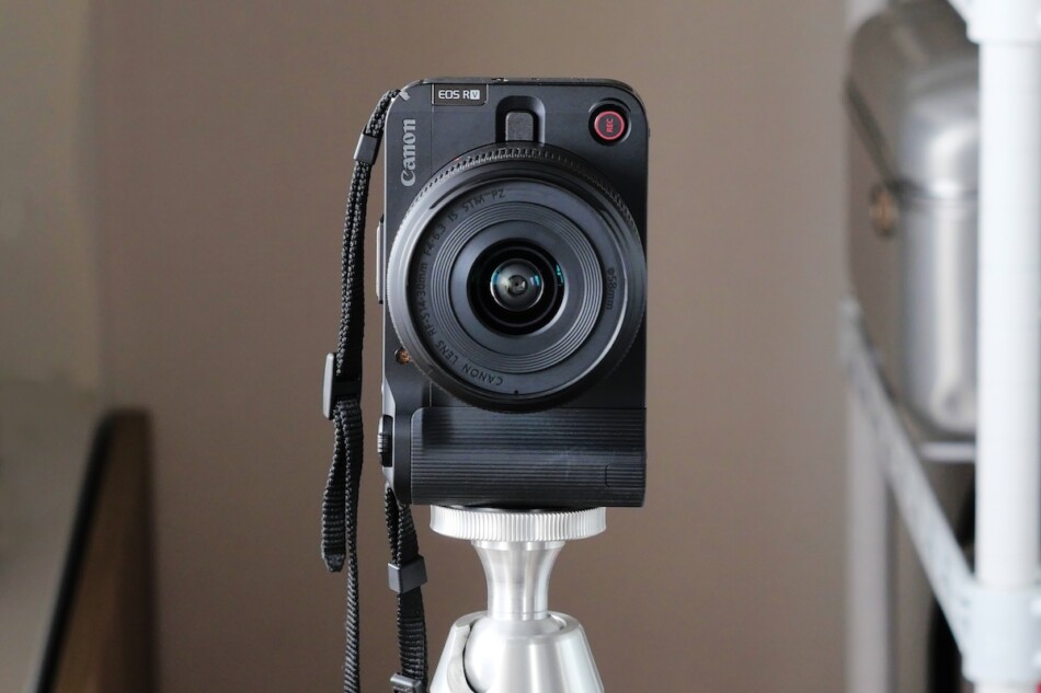 キヤノン『EOS R50 V』は二刀流ミラーレス！